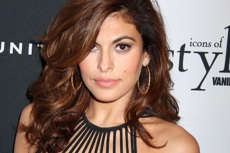 Eva Mendes designt für das Label New York and Company regelmäßig ihre eigene Kollektion Eva Mendes designt für das Label New York and Company regelmäßig ihre eigene Kollektion