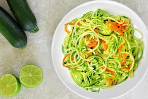 Drei Mal anders: Leckere Rezeptideen für Zucchini-Nudeln