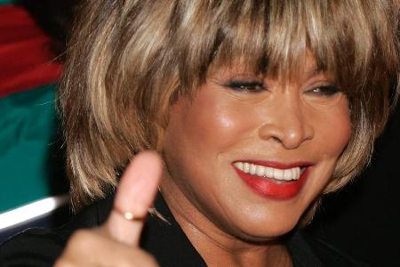 Tina Turner schaut angeblich Tina Turner schaut angeblich