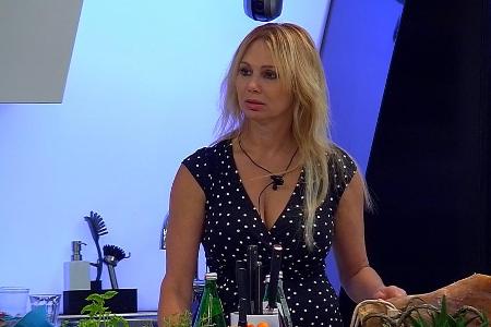 Dolly Dollar alias Christine Zierl musste als erste Kandidatin das Dolly Dollar alias Christine Zierl musste als erste Kandidatin das