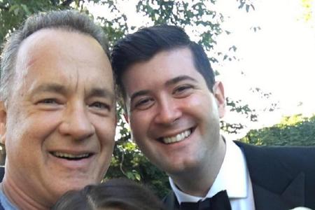 Selfie mit neuen Freunden: Tom Hanks hat seine Morgenrunde im Central Park genutzt, um ein Brautpaar zu überraschen Selfie mit neuen Freunden: Tom Hanks hat seine Morgenrunde im Central Park genutzt, um ein Brautpaar zu überraschen