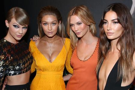 Die Mädels-Clique rund um Taylor Swift (l.) ist schön - und hat verdammt viel Geld, wie Die Mädels-Clique rund um Taylor Swift (l.) ist schön - und hat verdammt viel Geld, wie