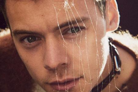 Richtig kurze Haare trägt Harry Styles auf Cover Nummer drei