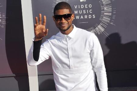 Usher bekommt den 2.588. Stern auf dem Walk of Fame Usher bekommt den 2.588. Stern auf dem Walk of Fame