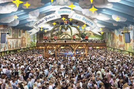 Hochbetrieb im Hackerzelt - auch in diesem Jahr lockt die Wiesn Millionen Besucher an. Hochbetrieb im Hackerzelt - auch in diesem Jahr lockt die Wiesn Millionen Besucher an.