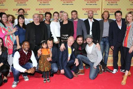 Für die Premiere nahmen sich ungewöhnlich viele aus Cast und Crew Zeit, darunter die Schauspieler Simon Schwarz, Daniel Chri...
