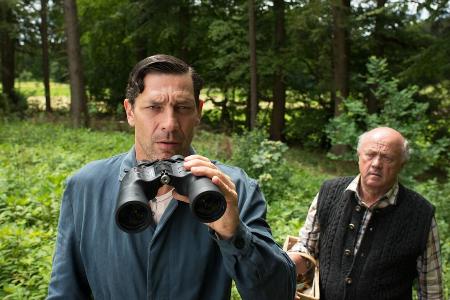 Küstner (Gregor Bloéb, l.) hat nicht nur Pilze im Visier wie der Schwammerlsucher (Hans Stadlbauer, r.)