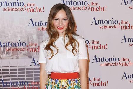 Mina Tander überzeugte in einem sommerlichen Farbenmix Mina Tander überzeugte in einem sommerlichen Farbenmix