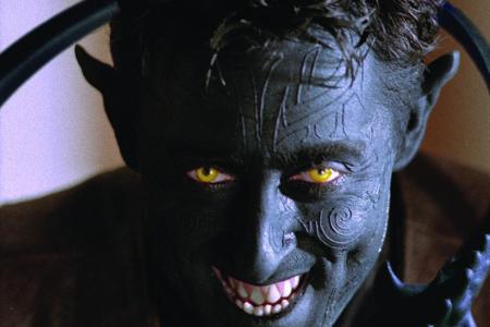 Eine ähnliche Gesichtsfarbe wie Beast hat Nightcrawler (Alan Cumming), hier aus dem Film 