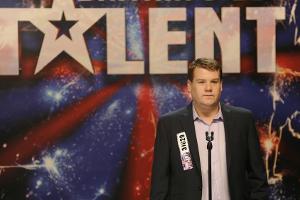 "Carpool Karaoke"-Star mal anders: James Corden ist Paul Potts