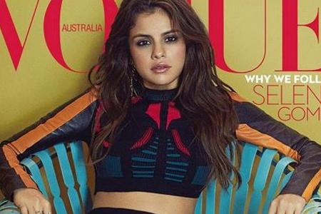 Selena Gomez macht ihm Crop Top von Louis Vuitton eine gute Figur Selena Gomez macht ihm Crop Top von Louis Vuitton eine gute Figur