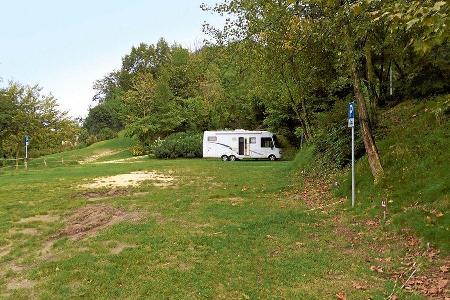 Salo: der Wiesenstellplatz am Parcheggio Paradiso.