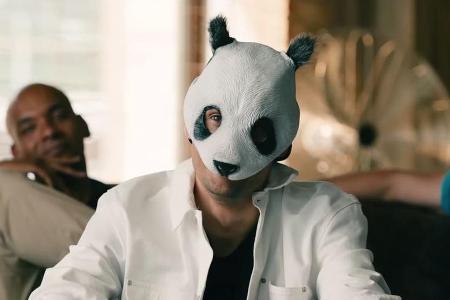 Rapper Cro sucht in Rapper Cro sucht in