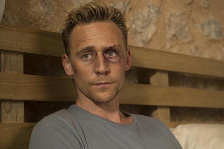 Tom Hiddleston muss als Jonathan Pine in Tom Hiddleston muss als Jonathan Pine in