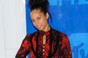 Alicia Keys kommt ungeschminkt zu den VMAs