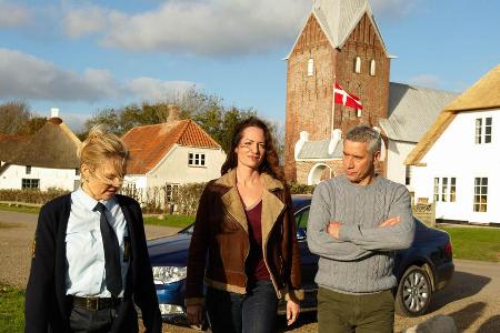 Unter anderen Umständen: Mord im Watt: Anni Lindberg (Helene Egelund, l.), Jana Winter (Natalia Wörner) und Matthias Hamm (R... Unter anderen Umständen: Mord im Watt: Anni Lindberg (Helene Egelund, l.), Jana Winter (Natalia Wörner) und Matthias Hamm (R...