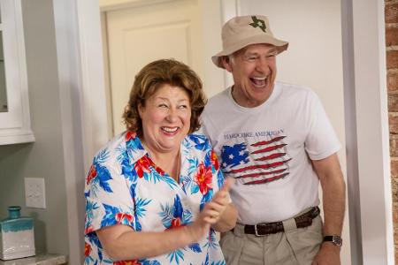 Jesse verheimlicht ihren Eltern Flo (Margo Martindale) und Earl (Robert Pine) nämlich seit Jahren einige pikante Details aus...
