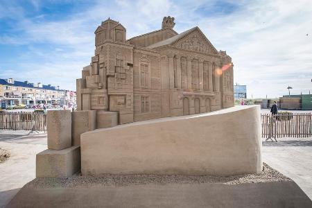 Die Sand-Nachbildung des Museums Concertgebouw Die Sand-Nachbildung des Museums Concertgebouw