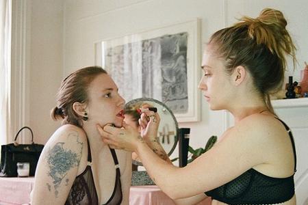 Lena Dunham und Jemima Kirke ließen sich für die Dessous-Marke 