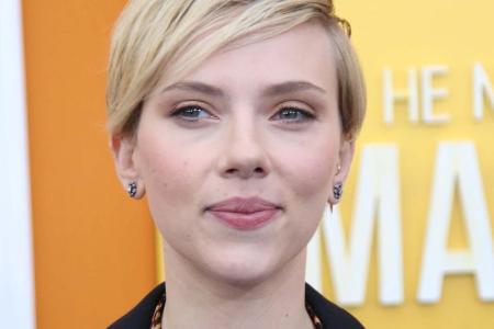Scarlett Johansson hat allen Grund zu lächeln: Mit ihren Filmen hat sie 2016 mehr Geld eingespielt als alle anderen Stars Scarlett Johansson hat allen Grund zu lächeln: Mit ihren Filmen hat sie 2016 mehr Geld eingespielt als alle anderen Stars