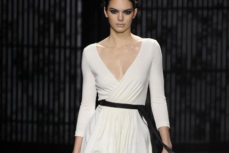 Von Herzogin Kate bis Kendall Jenner - das Wrap Dress ist seit über 40 Jahren ein absoluter Klassiker