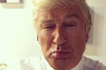 Alec Baldwin parodiert Donald Trump in der Sendung Alec Baldwin parodiert Donald Trump in der Sendung