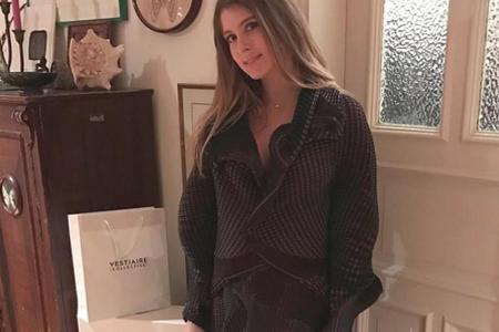 Cathy Hummels in einem Entwurf von Issey Miyake