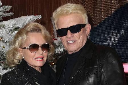 Heino ist mit seiner Hannelore bereits in Weihnachtsstimmung Heino ist mit seiner Hannelore bereits in Weihnachtsstimmung