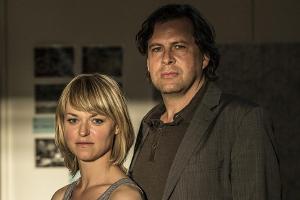 "Kommissarin Heller: Hitzschlag": Winnie Heller (Lisa Wagner) und ihr Kollege Verhoeven (Hans-Jochen Wagner) jagen einen Ver...