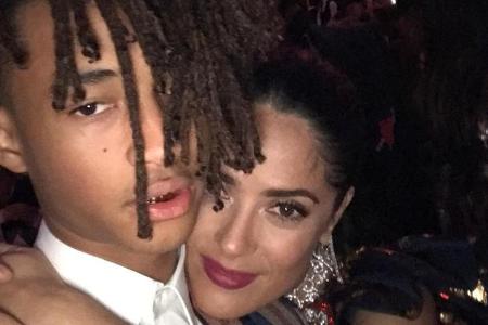 Salma Hayek gratuliert Willow und Jaden Smith zum Fashion Icon Award Salma Hayek gratuliert Willow und Jaden Smith zum Fashion Icon Award
