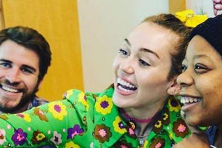 Miley Cyrus und Liam Hemsworth überraschen Fans Miley Cyrus und Liam Hemsworth überraschen Fans