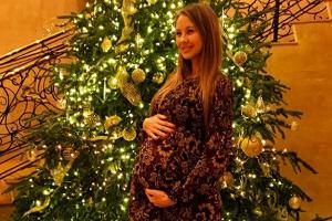 Alessandra Meyer-Wölden zeigt wunderschönen Zwillings-Babybauch