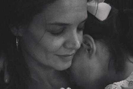 Katie Holmes mit ihrer Tochter Suri Katie Holmes mit ihrer Tochter Suri