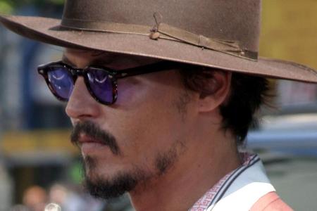 Johnny Depp scheint zumindest zuletzt eher überbezahlt zu sein Johnny Depp scheint zumindest zuletzt eher überbezahlt zu sein