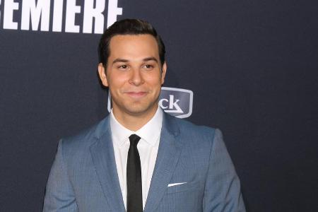 Skylar Astin spielte in Skylar Astin spielte in