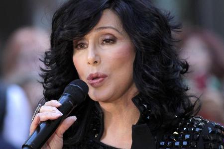 Sie sieht noch nicht so alt aus - Cher ist schon 70 Jahre alt! Sie sieht noch nicht so alt aus - Cher ist schon 70 Jahre alt!