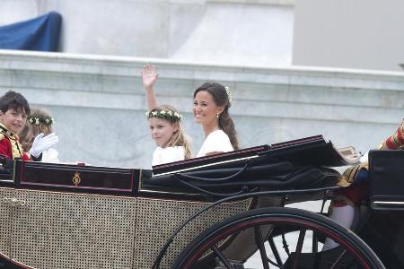 Pippa Middleton bezauberte auch auf der Hochzeit ihrer Schwester, Herzogin Kate Pippa Middleton bezauberte auch auf der Hochzeit ihrer Schwester, Herzogin Kate
