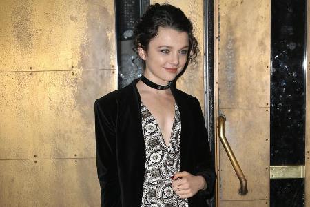 Gut kombiniert: Luftig untenrum und mit XXL-Blazer zeigt sich Stefania LaVie Owen