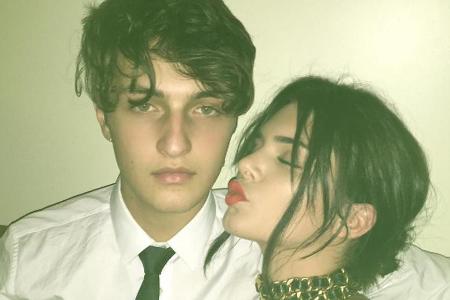Anwar Hadid versteht sich auch mit den Freundinnen seiner Schwestern bestens, hier mit Kendall Jenner