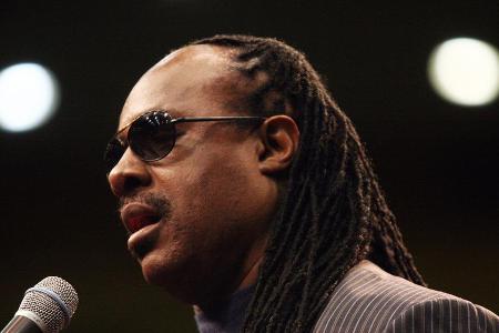 Stevie Wonder ist von Geburt an blind Stevie Wonder ist von Geburt an blind