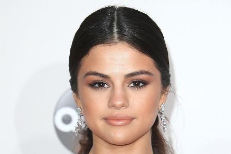 Selena Gomez wird zum neuen Gesicht der Marke Coach Selena Gomez wird zum neuen Gesicht der Marke Coach