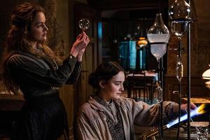"Die Glasbläserin": Johanna (Luise Heyer, l.) und Marie (Maria Ehrich) widersetzen sich der Tradition, nach der Frauen kein ...