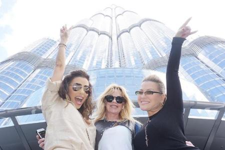 Eva Longoria mit Melanie Griffith und Anastacia (v.l.n.r.) vor dem Burj Khalifa Eva Longoria mit Melanie Griffith und Anastacia (v.l.n.r.) vor dem Burj Khalifa