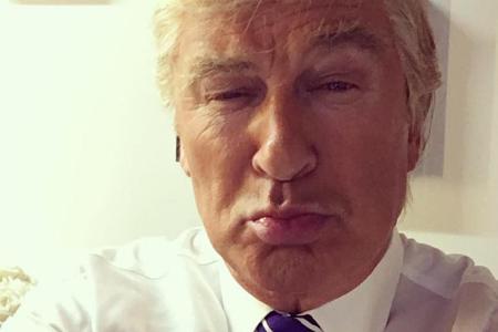 Alec Baldwin parodiert Donald Trump in der Sendung Alec Baldwin parodiert Donald Trump in der Sendung
