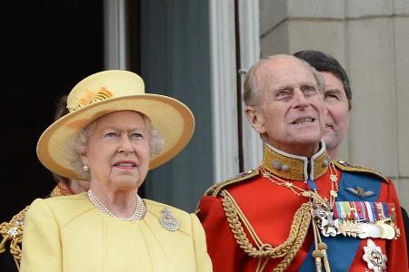 Normalerweise sind die Queen und ihr Mann für ihr Alter noch äußerst fit Normalerweise sind die Queen und ihr Mann für ihr Alter noch äußerst fit