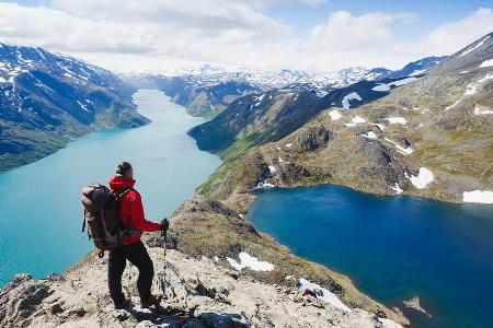 Norwegen ist ein Paradies für Naturliebhaber und Wanderer. Das Land der Fjorde, Seen und Berge lockt jährlich Millionen Tour... Norwegen ist ein Paradies für Naturliebhaber und Wanderer. Das Land der Fjorde, Seen und Berge lockt jährlich Millionen Tour...
