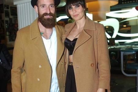 Raul Meireles (33) von Fenerbahçe Istanbul mutiert in letzter Zeit immer mehr zum Vorzeige-Hippster. Handtäschchen von Louis...