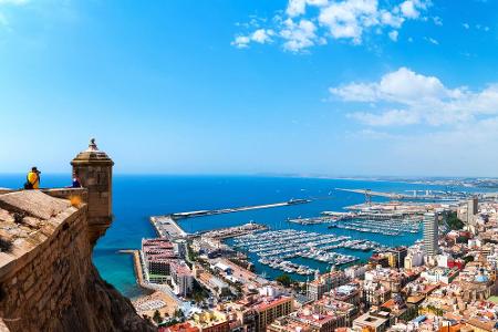 Alicante: Die spanische Stadt ist insbesondere für exquisite Meeresfrüchte-Speisen und verschiedene Reis-Gerichte bekannt. L...