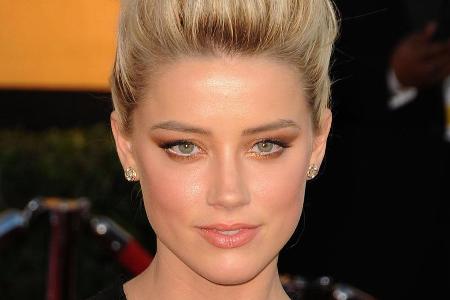 Wurde Amber Heard von Johnny Depp misshandelt oder versuchte sie, ihn zu erpressen? Wurde Amber Heard von Johnny Depp misshandelt oder versuchte sie, ihn zu erpressen?