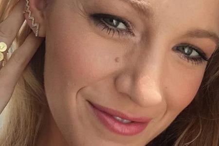 Strahlend: Blake Lively (28) lächelt mit reduziertem Make-up fröhlich in die Kameralinse